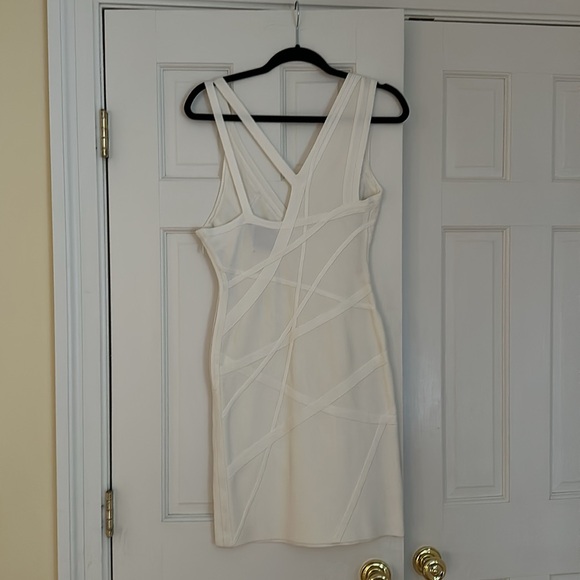 Herve Leger White Sleeveless V-Neck Bodycon Mini Dress - Picture 2 of 7